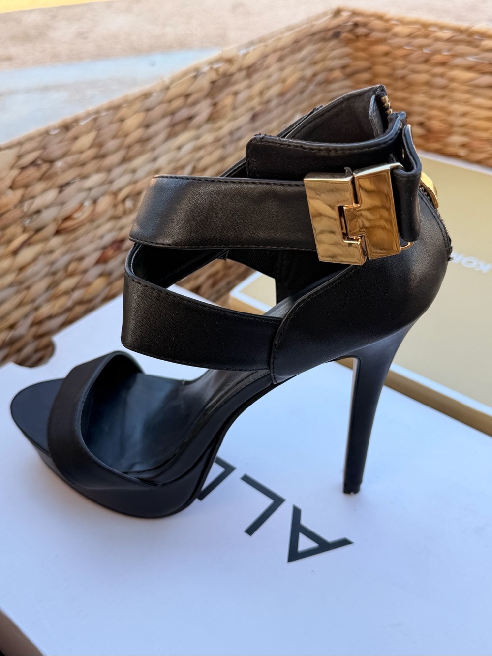 ALDO Bergstein Black Strappy Platform Heels Gold Hardware Size 9